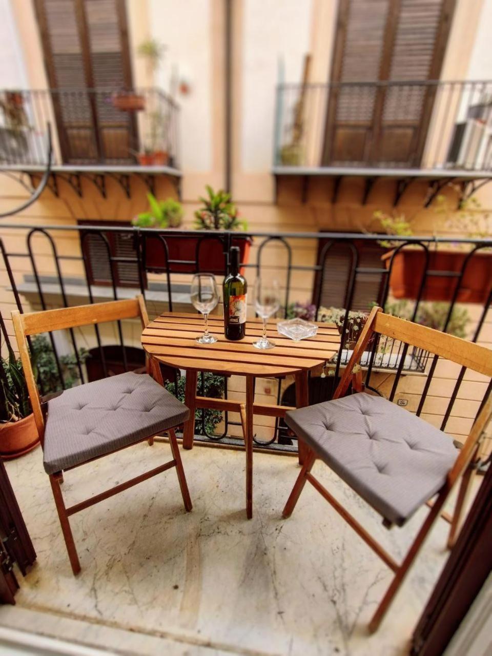 Domus Vetriera Apartment Palermo Bagian luar foto